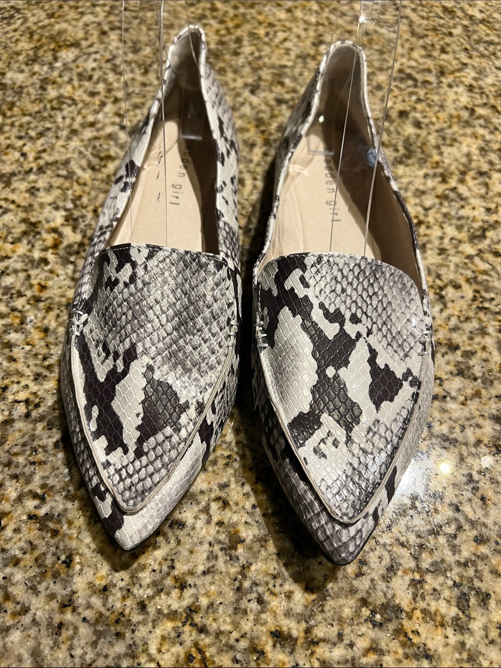 Pointed Toe Snake-Print Loafers - Black & White
